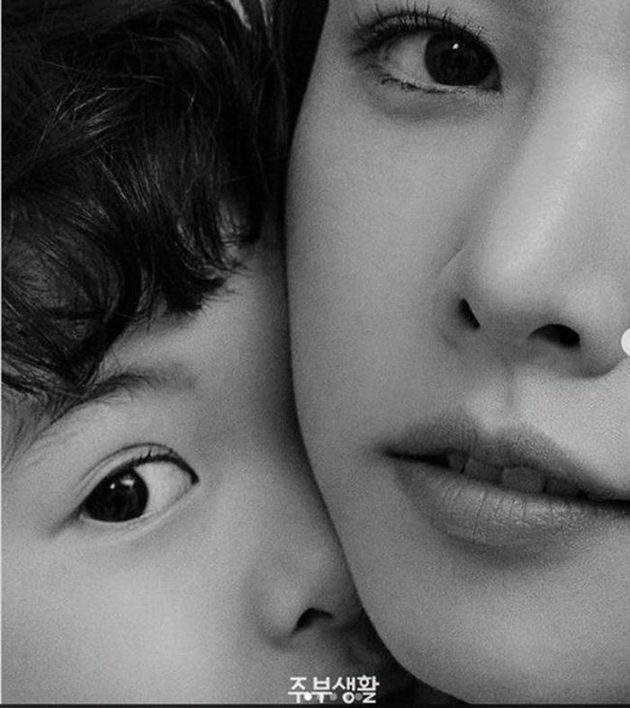 Jo Yoon Hee đăng ảnh chụp cùng con gái trên Instagram cá nhân