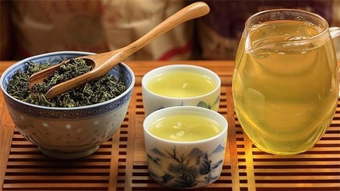 Thật lãng phí khi nhiều người có thói quen vứt trà hết hạn.