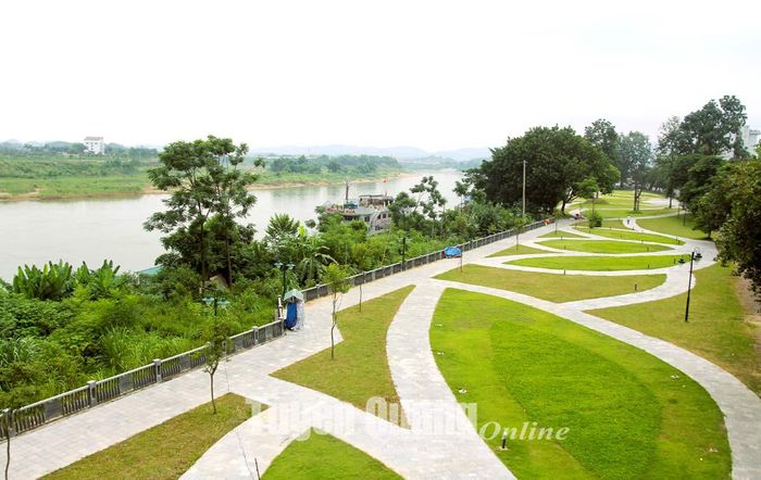 Không gian công cộng bên bờ sông Lô được nâng cấp, cải tạo tạo điểm nhấn cho cảnh quan thành phố.