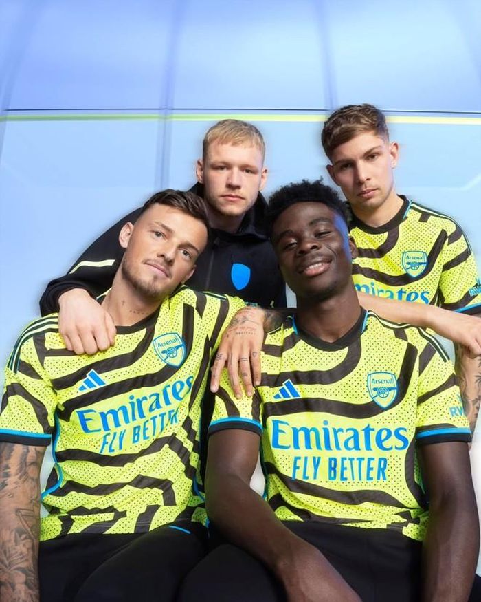 Bộ đồ thi đấu sân khách ấn tượng của Arsenal