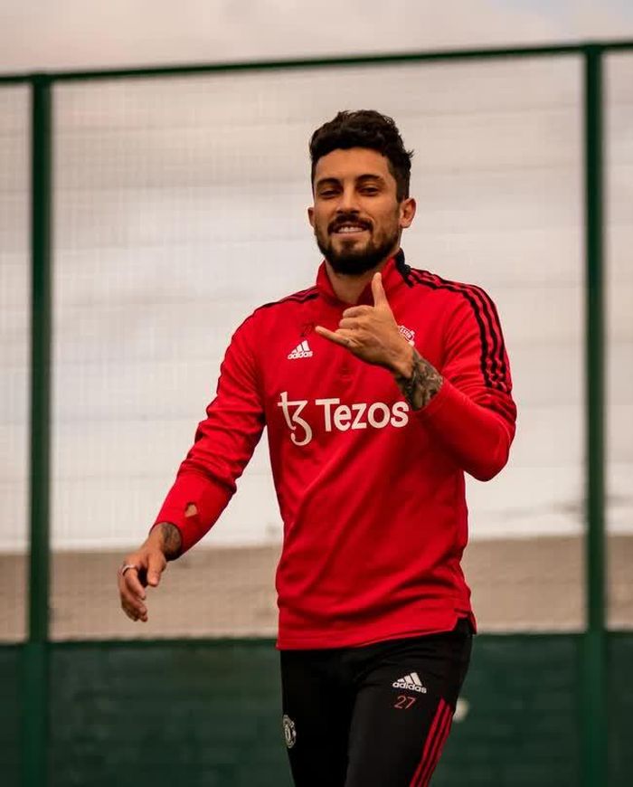 CLB Flamengo muốn mua Alex Telles.