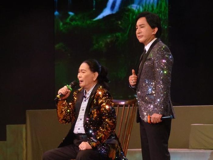 NS Minh Cảnh (trái) và NSƯT Kim Tử Long cùng hát chung bài vọng cổ “Võ Đông Sơ-Bạch Thu Hà”. ẢNH: H.K