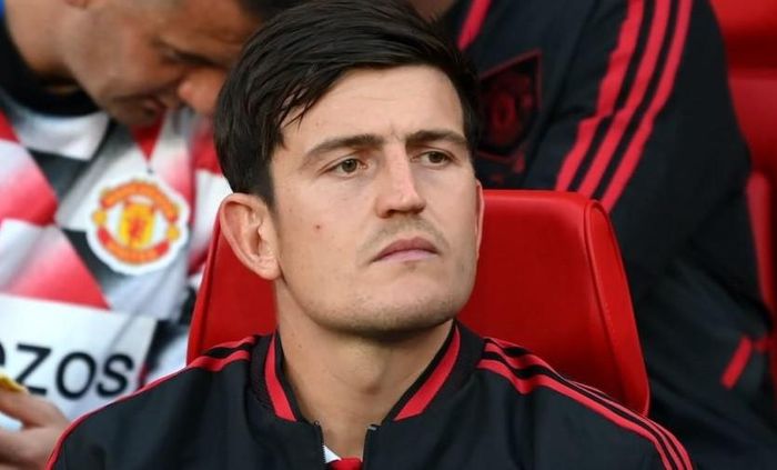 Harry Maguire không chỉ bị tước băng đội trưởng MU mà Erik ten Hag còn bảo anh hãy rời Old Trafford