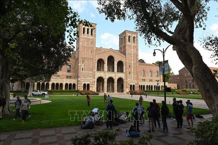 Sinh viên tại trường Đại học California ở Los Angeles, California, Mỹ, ngày 11/3/2020. Ảnh: AFP/ TTXVN
