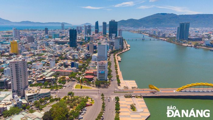 Một góc Sông Hàn nhìn từ trên cao. Ảnh: X. SƠN
