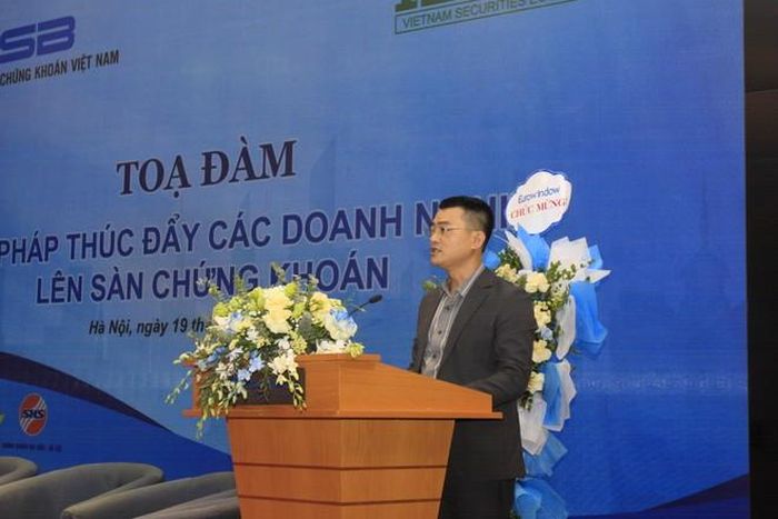 Ông Nguyễn Viết Việt - Tổng biên tập Tạp chí điện tử Kinh doanh chứng khoán phát biểu khai mạc Tọa đàm