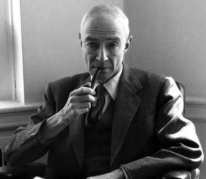 Bức chân dung năm 1963 của J. Robert Oppenheimer. Ảnh: Associated Press