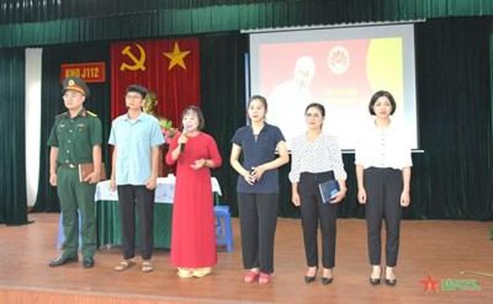  Các đội thi thực hiện phần thi "Tuyên truyền".