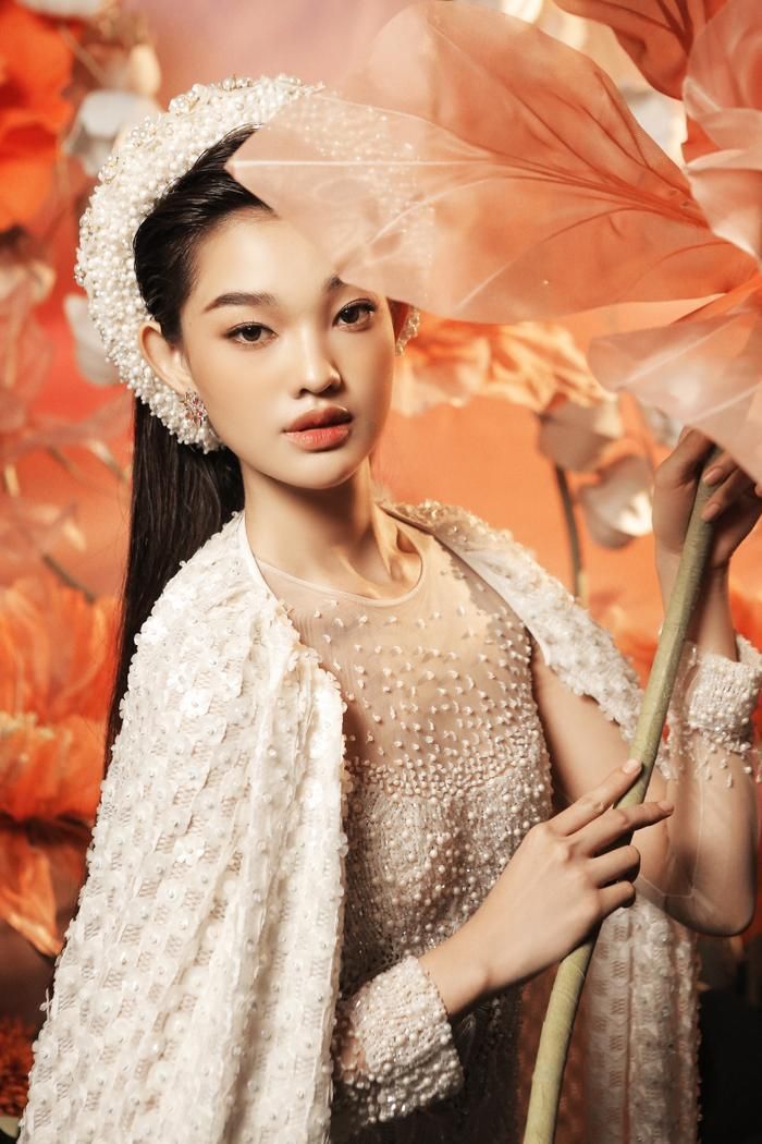 Trải qua hai cuộc thi sắc đẹp lớn, cô nhận thấy mình trưởng thành và có nhiều cơ hội phát triển bản thân hơn. 