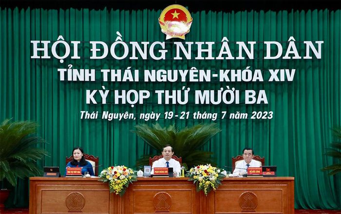 Chủ tọa điều hành kỳ họp