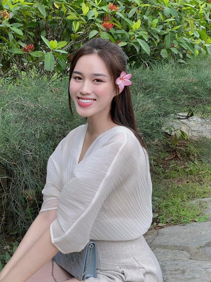 Sau 3 năm, Đỗ Hà đã trưởng thành hơn rất nhiều về cả nhan sắc và thần thái. Mỹ nhân xứ Thanh gây ấn tượng bởi vẻ đẹp ngày càng thăng hạng và sự thay đổi tích cực trong suốt quá trình hậu đăng quang Hoa hậu Việt Nam 2020 của mình.