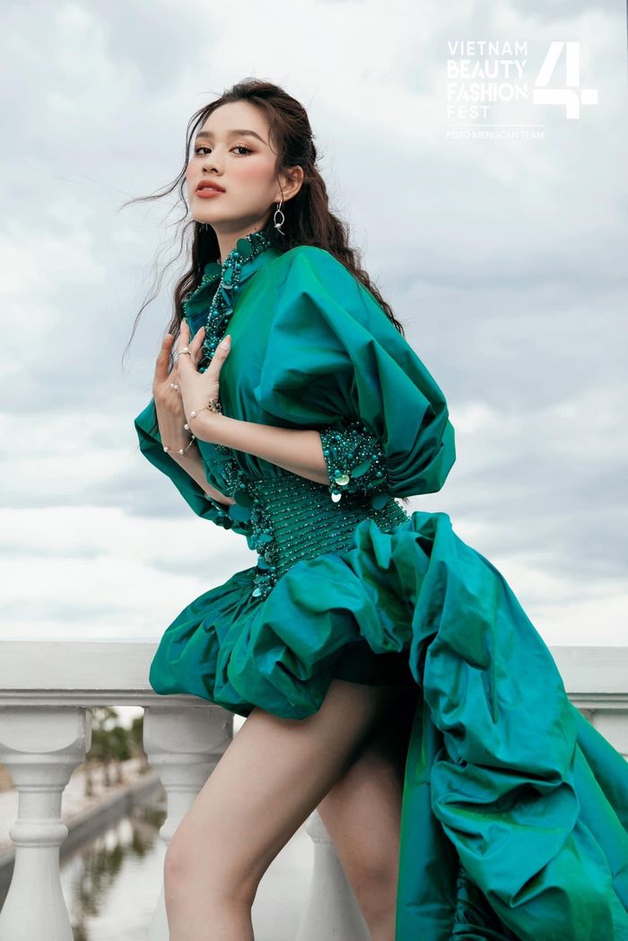 Thời gian gần đây, Đỗ Hà xuất hiện nhiều trong các show diễn thời trang. 