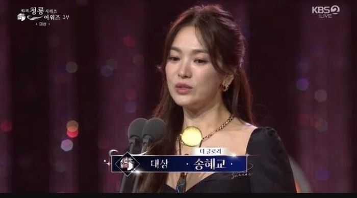 Song Hye Kyo phát biểu khi lên nhận giải