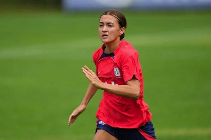 Casey Phair sẽ trở thành cầu thủ trẻ nhất ra sân tại World Cup nếu được thi đấu một trong hai trận đầu cùng Hàn Quốc. Cô sẽ 16 tuổi 26 ngày vào ngày 25/7 khi Hàn Quốc gặp Colombia ở trận mở màn. Kỷ lục đang thuộc về Ifeanyi Chiejine - với 16 tuổi 34 ngày - khi cùng Nigeria gặp Triều Tiên năm 1999. Nếu Phair, một tiền đạo, ghi bàn vào bất kỳ thời điểm nào trong cuộc thi, cô sẽ vượt qua Elena Danilova, người ghi bàn cho Nga khi 16 tuổi 107 ngày vào năm 2003, và trở thành cầu thủ ghi bàn trẻ nhất mọi thời đại tại World Cup.