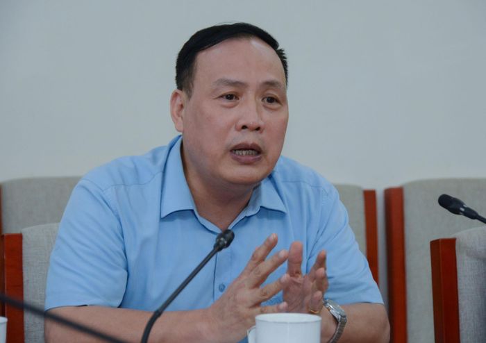  Giáo sư Nguyễn Đình Đức. 