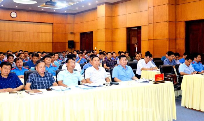 Các đại biểu dự tập huấn đảm bảo kết cấu đường bộ.