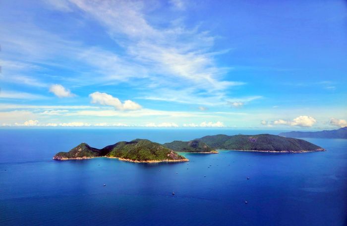 Quần đảo Côn Đảo với 16 hòn đảo lớn nhỏ giữa biển khơi.