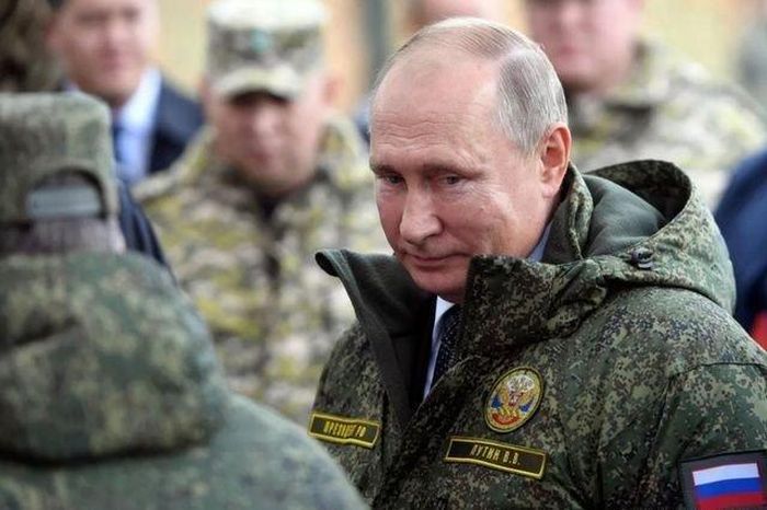  Tổng thống Nga Putin trong bộ quân phục. Nguồn Topwar