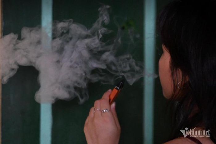 Hoạt chất chính trong thuốc lá điện tử là nicotine, đây là chất có thể gây nghiện. Ảnh: Thạch Thảo