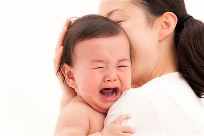 Khóc dai dẳng ở trẻ sơ sinh (cơn Colic) là một trong những vấn đề gây khó chịu nhất ở trẻ. Ảnh minh họa.