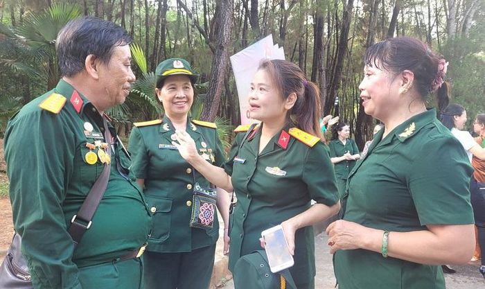 Mỗi người dân, du khách về với cõi thiêng Đồng Lộc đều thành kính, tự hào về truyền thống cha anh đã không tiếc máu xương hy sinh vì đất nước.