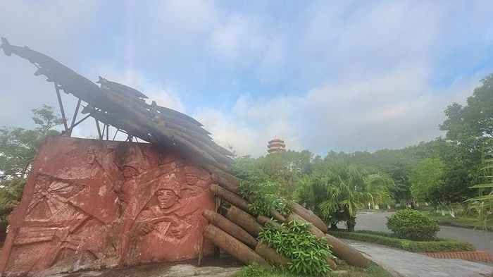 Ngã ba Đồng Lộc, vùng trọng điểm đánh phá ác liệt của giặc Mỹ trở thành địa chỉ đỏ giáo dục truyền thống cách mạng và là điểm tham quan du lịch của du khách thập phương.