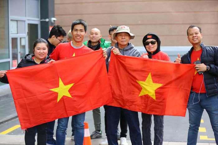Tuyển nữ Việt Nam nhận thêm nhiều sức mạnh từ các CĐV nhiệt thành.