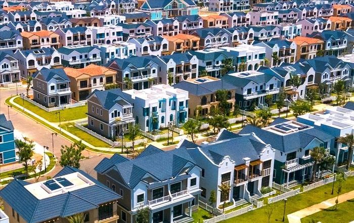 Ngành xây dựng đối diện với tình trạng nợ đọng vòng quanh. Ảnh: Hoàng Anh