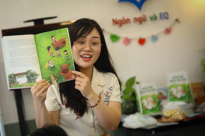 Giới thiệu sách với các em nhỏ và các bậc phụ huynh tại sự kiện
