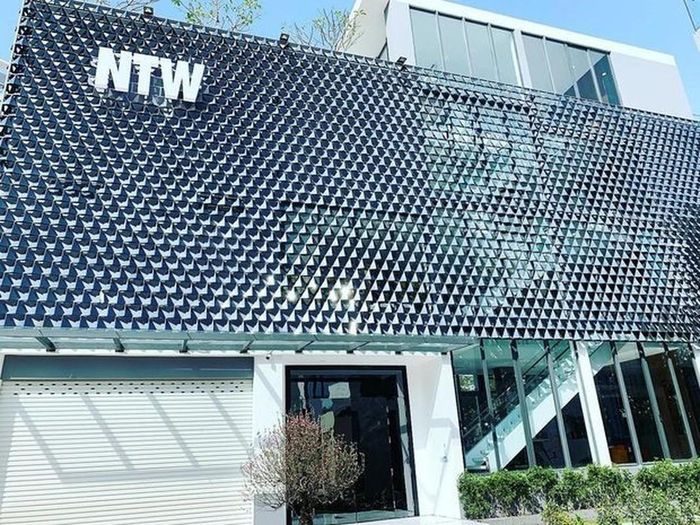 Ngọc Trinh hiện sống trong căn biệt thự hơn 800m2 trị giá 50 tỷ đồng tại Quận 9 (TP HCM).