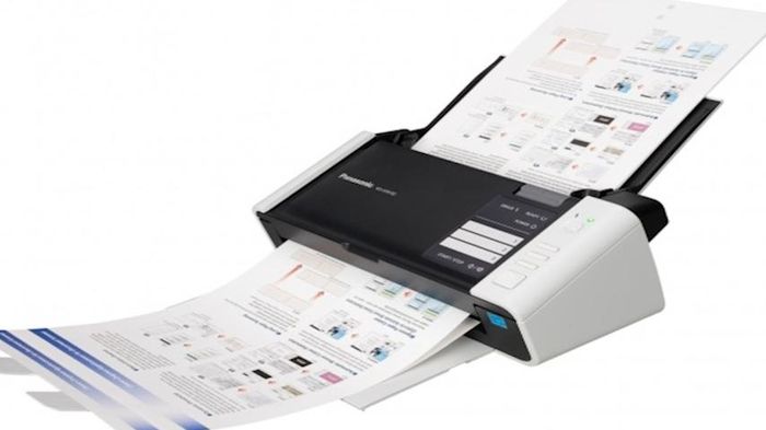  Máy scan ảnh màu - Panasonic KV-S1015C (giá khoảng từ 8 triệu đồng): Panasonic KV-S1015C là lựa chọn hàng đầu với các doanh nghiệp quy mô vừa và nhỏ. Với thiết kế hiện đại, thông minh, sản phẩm sở hữu hình thức nhỏ gọn, chất lượng bản quét đỉnh cao, cơ chế nạp giấy thông minh, hệ thống thanh lăn ngăn chặn nạp giấy kép, trang bị nhiều phần mềm hỗ trợ, kèm theo như: Presto! PageManager 9, Presto! BizCard 6.... 