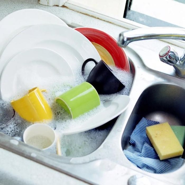 Chén bát sau khi rửa nên để ở nơi thoáng mát, có ánh nắng mặt trời.