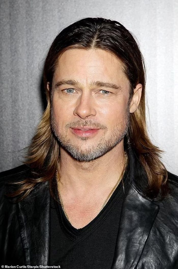 Diện mạo mới: Brad Pitt đã thay đổi ngoại hình trong giai đoạn này khi anh mọc những lọn tóc dài màu nâu sẫm mà anh khoe trong buổi ra mắt bộ phim Killing Him Softly (ảnh năm 2012)