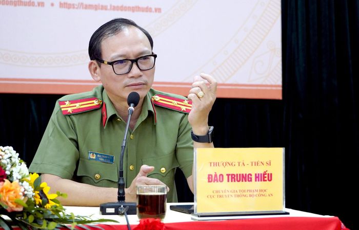 Thượng tá, tiến sĩ Đào Trung Hiếu, chuyên gia Tội phạm học khuyến cáo cách phòng tránh lừa đảo trên mạng.