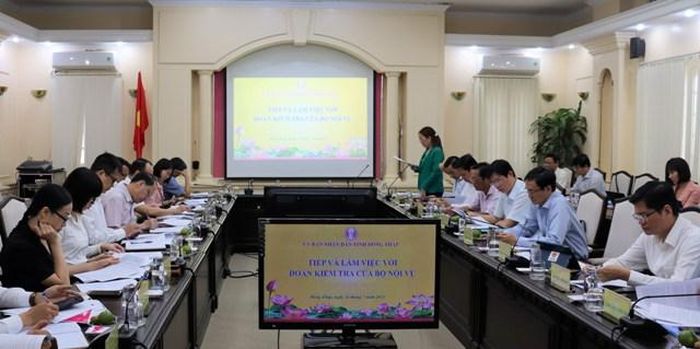 Quang cảnh cuộc họp