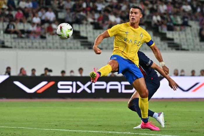 Ronaldo dứt điểm cự ly gần nhưng không ghi được bàn thắng