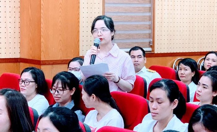 Đại diện các doanh nghiệp Hàn Quốc nêu ý kiến, kiến nghị tại đối thoại.