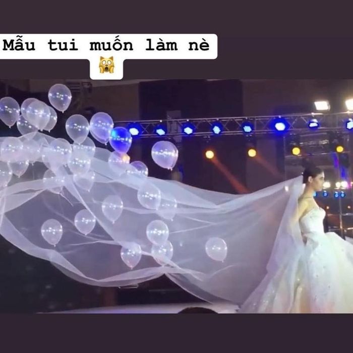 Từ khâu dựng rạp đến trang trí bóng bay cho váy cô dâu như ảnh mạng đều hoàn toàn khác xa, thậm chí còn được xem là thảm họa. Ảnh: Trịnh Thương