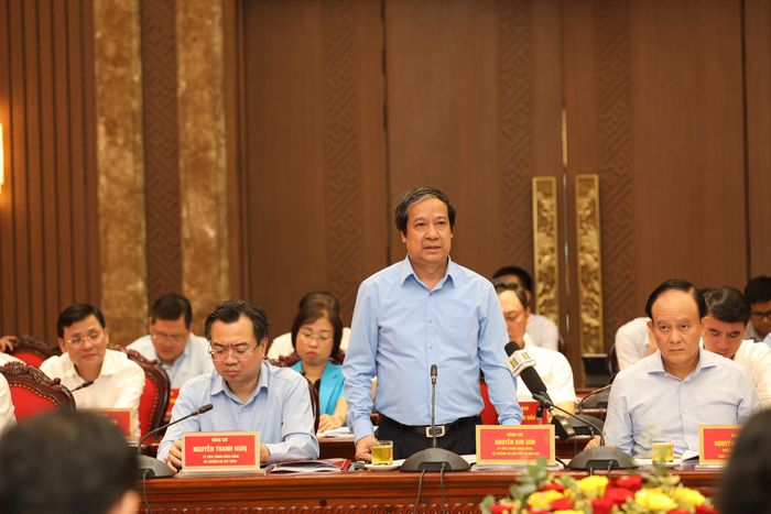 Bộ trưởng Bộ GD&ĐT Nguyễn Kim Sơn phát biểu tại buổi làm việc.