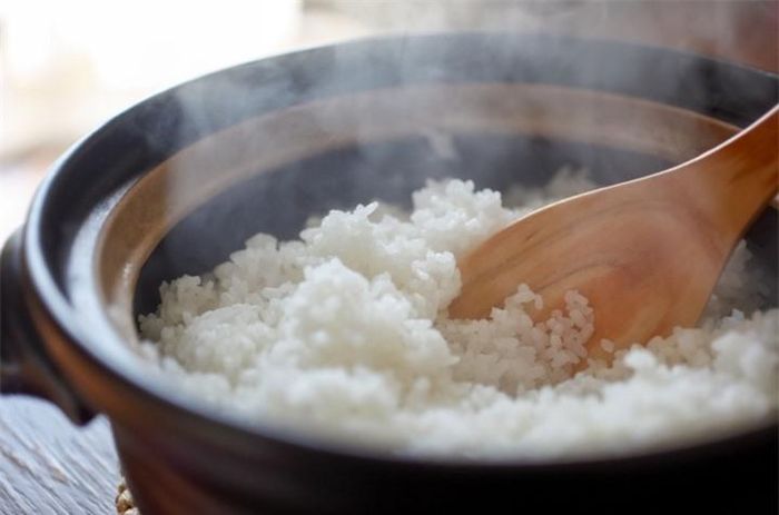 Không được mở nắp nồi cơm quá thường xuyên.