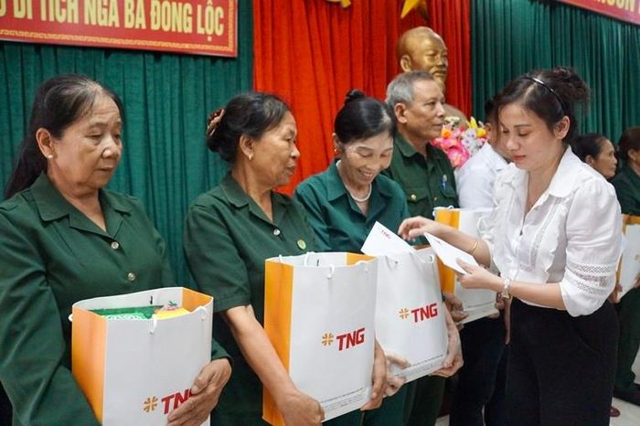Đoàn thăm hỏi, tặng quà các cựu TNXP đặc biệt khó khăn tại Hà Tĩnh.