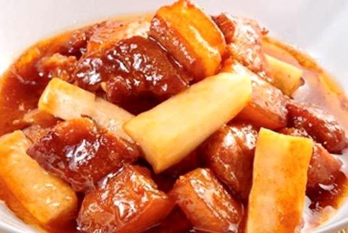 Món thịt kho củ cải. Ảnh: BNEWS/TTXVN