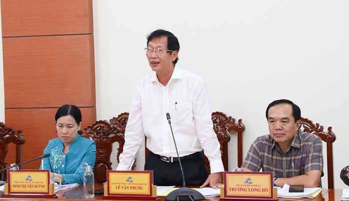 Phó Chủ tịch UBND tỉnh An Giang Lê Văn Phước tiếp thu ý kiến của đoàn công tác