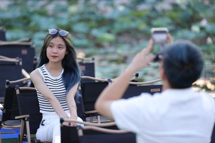 Ngoài ra, nơi đây chiều đến, hoàng hôm buông xuống cũng là lúc được nhiều bạn trẻ ghi lại những tấm hình ấn tượng