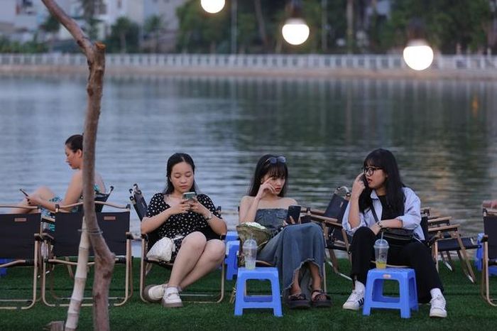 Trong chuyến du lịch tại Hà Nội, 3 bạn ở Sài Gòn đã có buổi chiều trải nghiểm vô cùng thú vị