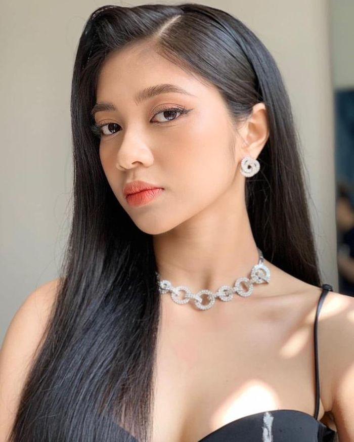 Đôi môi của cô nàng dính nghi vấn đã qua thẩm mỹ