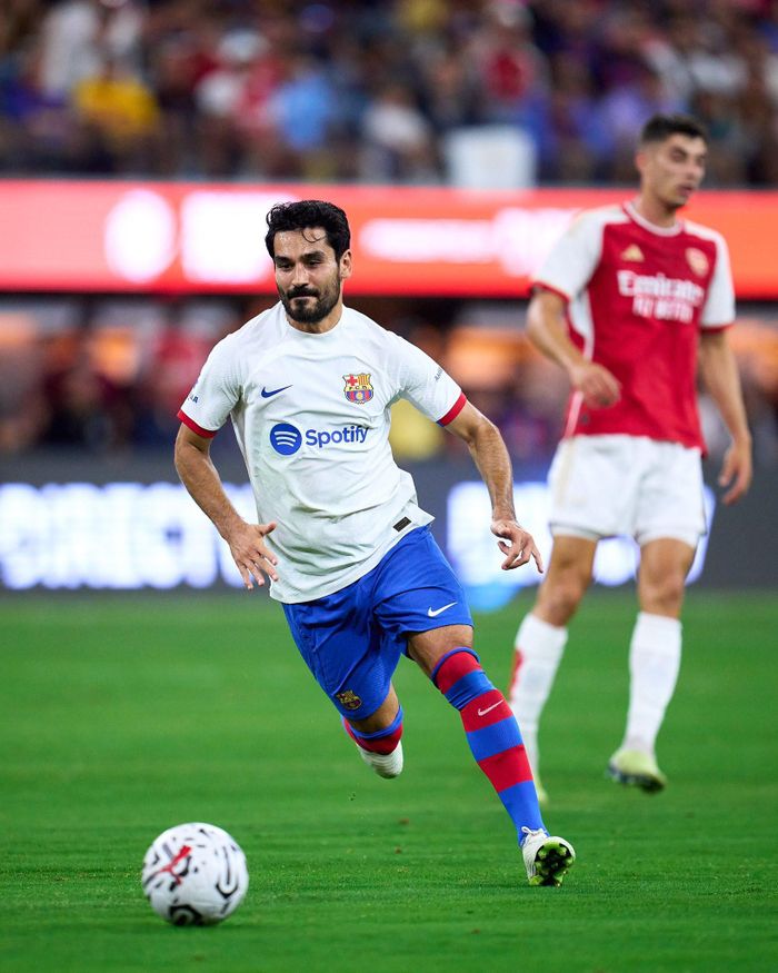 Gundogan có trận ra mắt màu áo mới