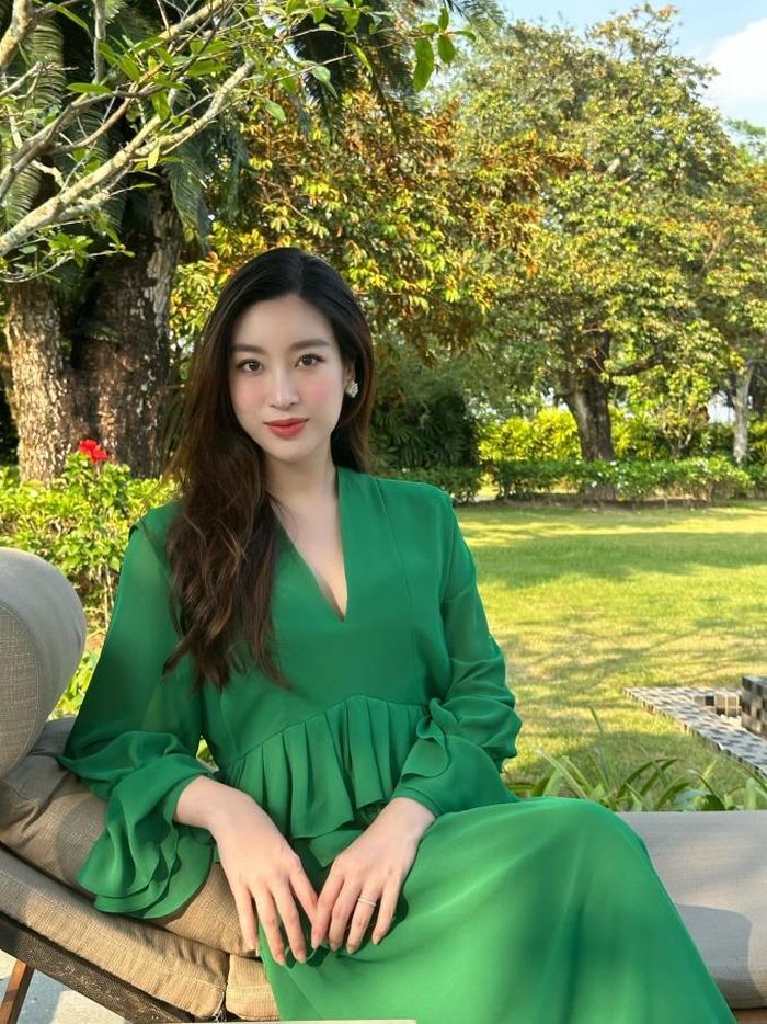 Hoa hậu Đỗ Mỹ Linh nhuận sắc lúc mang thai.
