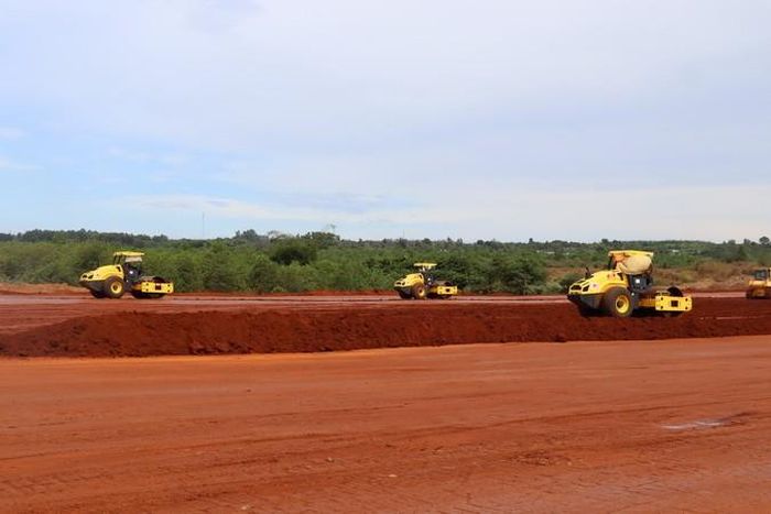 Thi công hạng mục san nền dự án sân bay Long Thành.