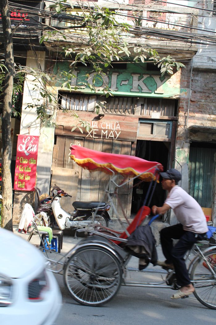 Xích lô trên phố Hà Nội.